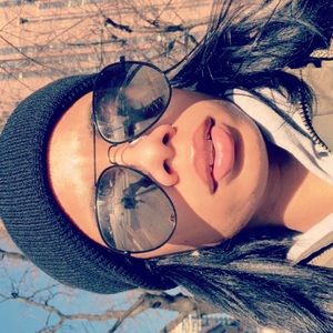 Meet your Posher, Alexis